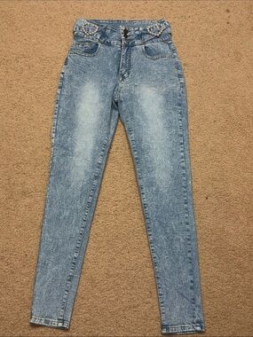 Women's High-Rise Light Blue Acid Wash Jeans with Heart-Trim Waist